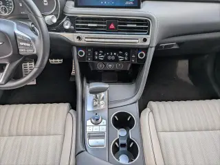 Genesis G70 2025 2.5T Estándar Sedán 4 puertas
