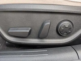 Genesis G70 2025 2.5T Estándar Sedán 4 puertas