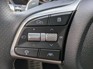 Genesis G70 2025 2.5T Estándar Sedán 4 puertas