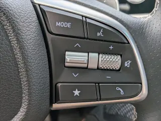 Genesis G70 2025 2.5T Estándar Sedán 4 puertas