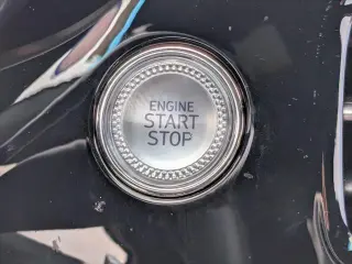 Genesis G70 2025 2.5T Estándar Sedán 4 puertas