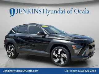Hyundai KONA 2024 AWD Limited 4dr Crossover se traduce como 
Hyundai KONA 2024 tracción en las cuatro ruedas Edición Limitada 4 puertas Crossover