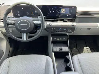 Hyundai KONA 2024 AWD Limited 4dr Crossover se traduce como 
Hyundai KONA 2024 tracción en las cuatro ruedas Edición Limitada 4 puertas Crossover