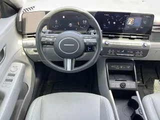 Hyundai KONA 2024 AWD Limited 4dr Crossover se traduce como 
Hyundai KONA 2024 tracción en las cuatro ruedas Edición Limitada 4 puertas Crossover