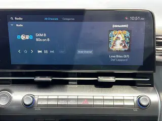 Hyundai KONA 2024 AWD Limited 4dr Crossover se traduce como 
Hyundai KONA 2024 tracción en las cuatro ruedas Edición Limitada 4 puertas Crossover
