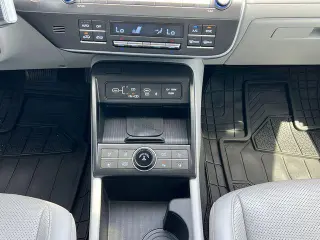 Hyundai KONA 2024 AWD Limited 4dr Crossover se traduce como 
Hyundai KONA 2024 tracción en las cuatro ruedas Edición Limitada 4 puertas Crossover