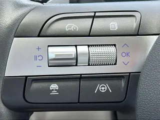 Hyundai KONA 2024 AWD Limited 4dr Crossover se traduce como 
Hyundai KONA 2024 tracción en las cuatro ruedas Edición Limitada 4 puertas Crossover