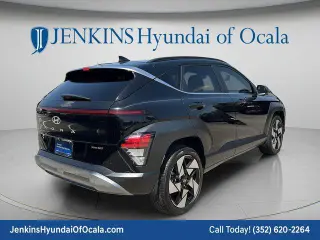 Hyundai KONA 2024 AWD Limited 4dr Crossover se traduce como 
Hyundai KONA 2024 tracción en las cuatro ruedas Edición Limitada 4 puertas Crossover