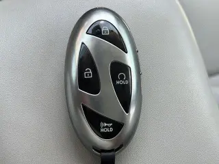 Hyundai KONA 2024 AWD Limited 4dr Crossover se traduce como 
Hyundai KONA 2024 tracción en las cuatro ruedas Edición Limitada 4 puertas Crossover