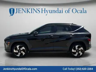 Hyundai KONA 2024 AWD Limited 4dr Crossover se traduce como 
Hyundai KONA 2024 tracción en las cuatro ruedas Edición Limitada 4 puertas Crossover