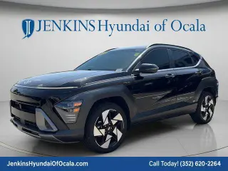 Hyundai KONA 2024 AWD Limited 4dr Crossover se traduce como 
Hyundai KONA 2024 tracción en las cuatro ruedas Edición Limitada 4 puertas Crossover