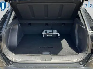 Hyundai KONA 2024 AWD Limited 4dr Crossover se traduce como 
Hyundai KONA 2024 tracción en las cuatro ruedas Edición Limitada 4 puertas Crossover