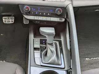 Hyundai ELANTRA Hybrid 2025 SEL Sport 4p Sedan