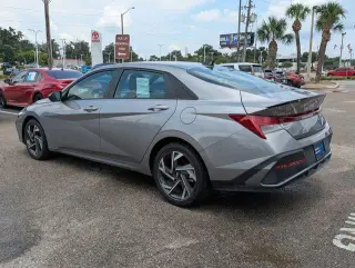 Hyundai ELANTRA Hybrid 2025 SEL Sport 4p Sedan