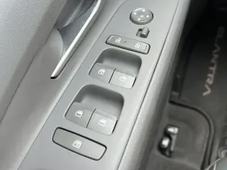 Hyundai ELANTRA 2025 SEL Conveniencia 4p Sedan