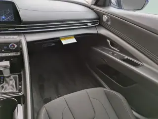 Hyundai ELANTRA 2025 SEL Conveniencia 4p Sedan