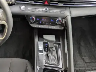 Hyundai ELANTRA 2025 SEL Conveniencia 4p Sedan