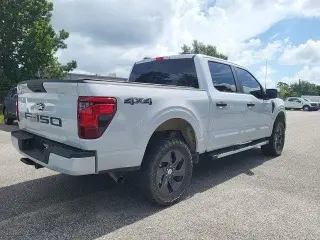 Ford F-150 2025 4x4 STX 4 puertas SuperCrew 5.5 pies. SB