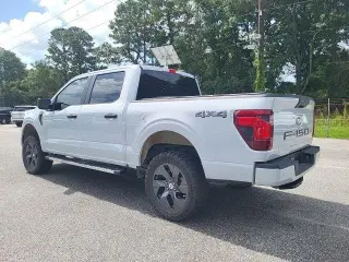 Ford F-150 2025 4x4 STX 4 puertas SuperCrew 5.5 pies. SB