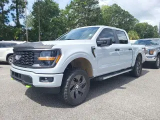 Ford F-150 2025 4x4 STX 4 puertas SuperCrew 5.5 pies. SB