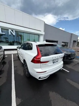 Volvo XC60 2024 AWD B5 Plus Tema Oscuro 4p SUV