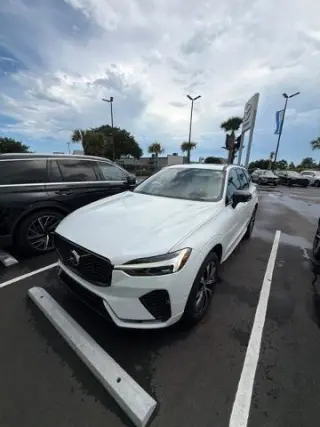 Volvo XC60 2024 AWD B5 Plus Tema Oscuro 4p SUV