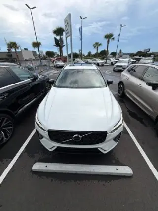 Volvo XC60 2024 AWD B5 Plus Tema Oscuro 4p SUV