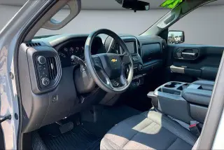 Chevrolet Silverado 1500 2024 4x4 Custom 4p Cabina de Tripulante Estándar 5.8 ft. CB