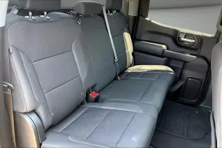 Chevrolet Silverado 1500 2024 4x4 Custom 4p Cabina de Tripulante Estándar 5.8 ft. CB