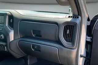 Chevrolet Silverado 1500 2024 4x4 Custom 4p Cabina de Tripulante Estándar 5.8 ft. CB