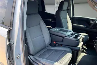 Chevrolet Silverado 1500 2024 4x4 Custom 4p Cabina de Tripulante Estándar 5.8 ft. CB