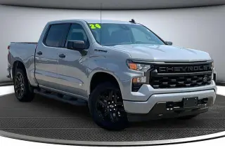 Chevrolet Silverado 1500 2024 4x4 Custom 4p Cabina de Tripulante Estándar 5.8 ft. CB