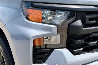 Chevrolet Silverado 1500 2024 4x4 Custom 4p Cabina de Tripulante Estándar 5.8 ft. CB