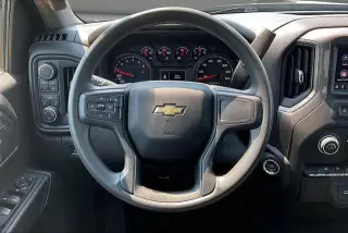 Chevrolet Silverado 1500 2024 4x4 Custom 4p Cabina de Tripulante Estándar 5.8 ft. CB