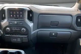 Chevrolet Silverado 1500 2024 4x4 Custom 4p Cabina de Tripulante Estándar 5.8 ft. CB