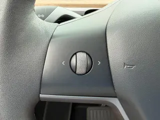 Tesla Model Y 2023 4p Crossover