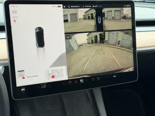 Tesla Model Y 2023 4p Crossover