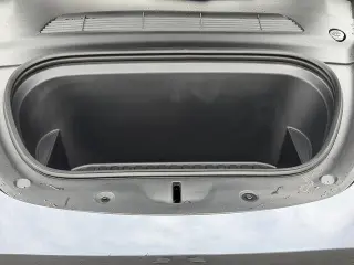 Tesla Model Y 2023 4p Crossover