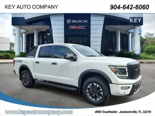 Nissan Titan 2023 4x4 PRO-4X 4p. Cabina de tripulación 5,6 pies BA
