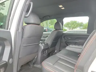 Nissan Titan 2023 4x4 PRO-4X 4p. Cabina de tripulación 5,6 pies BA