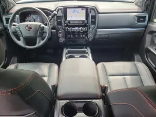 Nissan Titan 2023 4x4 PRO-4X 4p. Cabina de tripulación 5,6 pies BA
