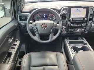 Nissan Titan 2023 4x4 PRO-4X 4p. Cabina de tripulación 5,6 pies BA