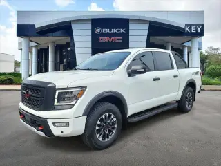 Nissan Titan 2023 4x4 PRO-4X 4p. Cabina de tripulación 5,6 pies BA