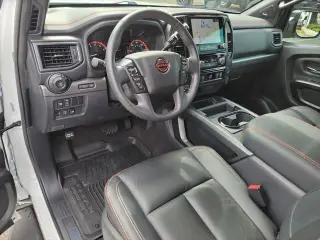 Nissan Titan 2023 4x4 PRO-4X 4p. Cabina de tripulación 5,6 pies BA
