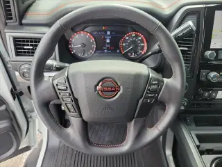 Nissan Titan 2023 4x4 PRO-4X 4p. Cabina de tripulación 5,6 pies BA