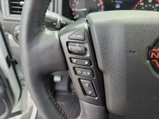 Nissan Titan 2023 4x4 PRO-4X 4p. Cabina de tripulación 5,6 pies BA