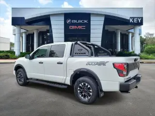 Nissan Titan 2023 4x4 PRO-4X 4p. Cabina de tripulación 5,6 pies BA