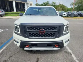 Nissan Titan 2023 4x4 PRO-4X 4p. Cabina de tripulación 5,6 pies BA