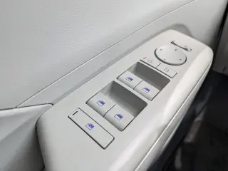 Crossover Hyundai KONA 2024 SEL 4p