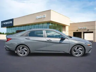 Hyundai ELANTRA 2025 SEL Sport Sedán 4p